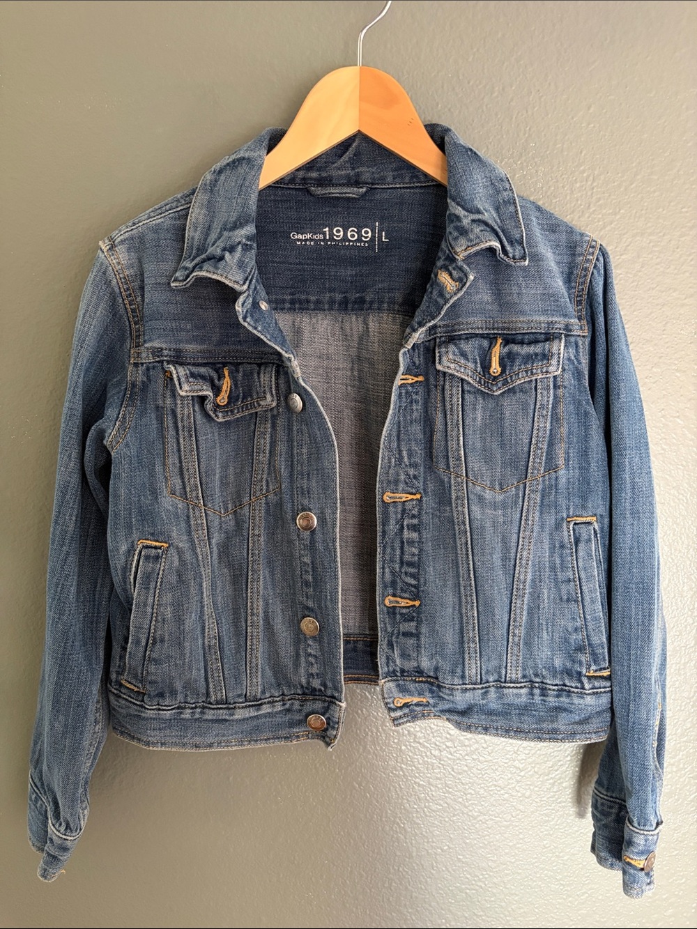 Gap 1969 Kid’s Classic Blue Denim Jacket
Size L
10-12